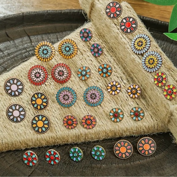 ⭐️ 5 for $25 Bohemian Floral Stud Earrings in Antique Bronze Finish - Picture 4 of 6